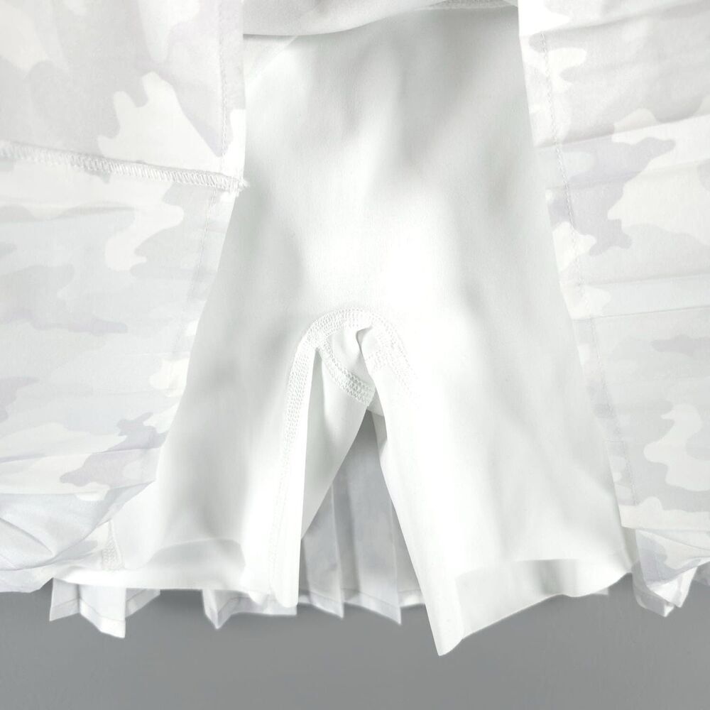 Spanx NWT Size M Women’s Get Moving Pleated Skort Skirt Shorts White Camo 50273R - Picture 9 of 11